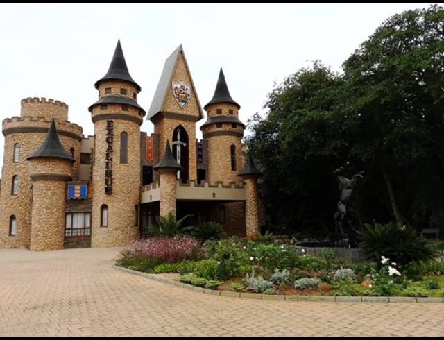 2,380M² HOTEL FOR SALE IN WATERVAL EAST